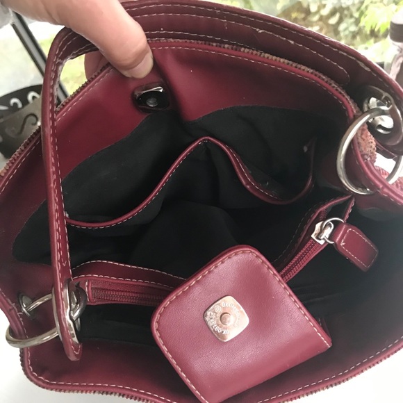 Tommy Hilfiger Handbag *EUC *Trending for FALL🍁 - Picture 12 of 14